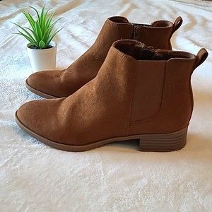 Brown Suede Zip Up Ankle Boots womens size 7 excellent condition all seasons